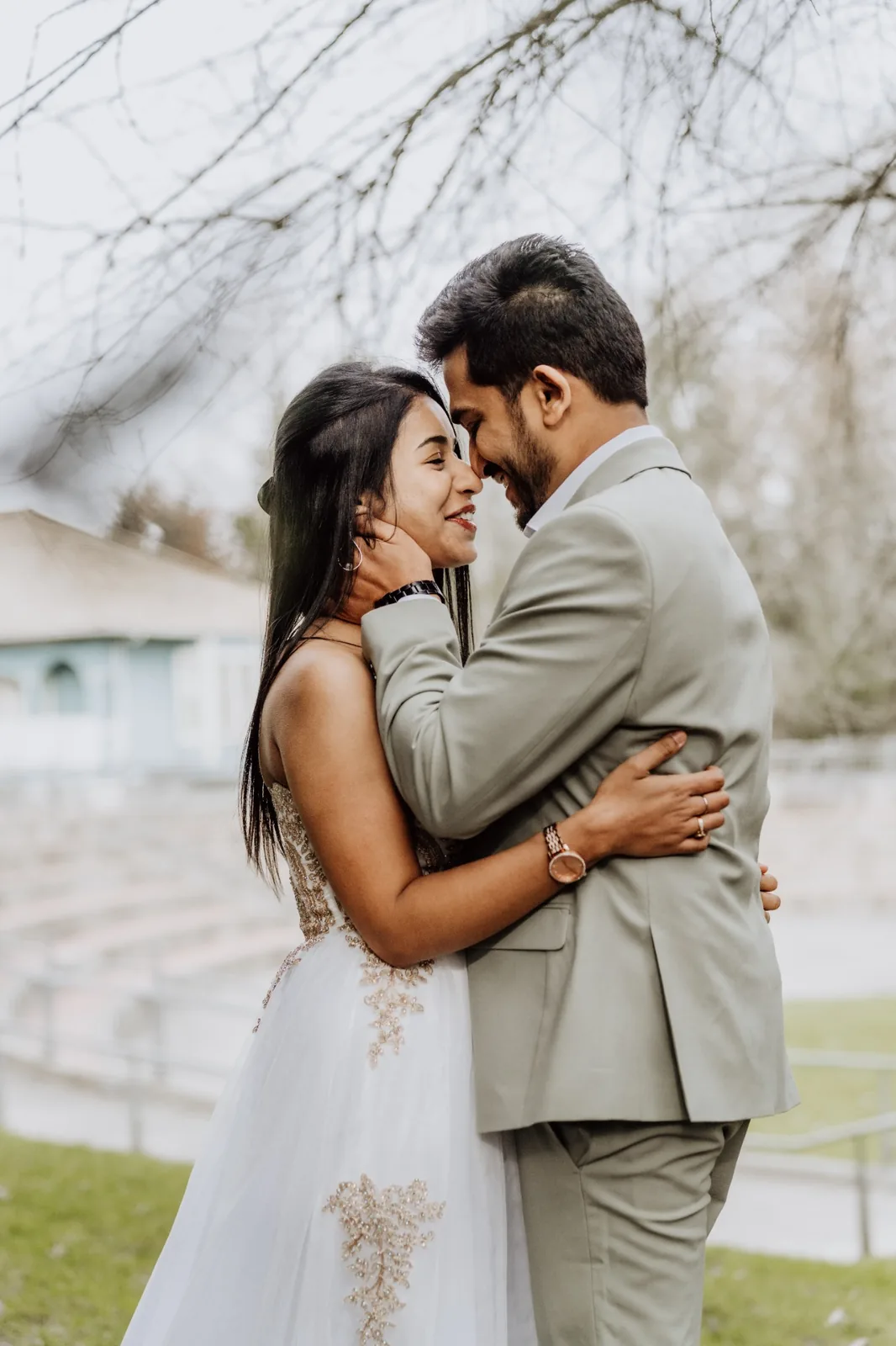 Expecting mother maternity portrait session in Snohomish County