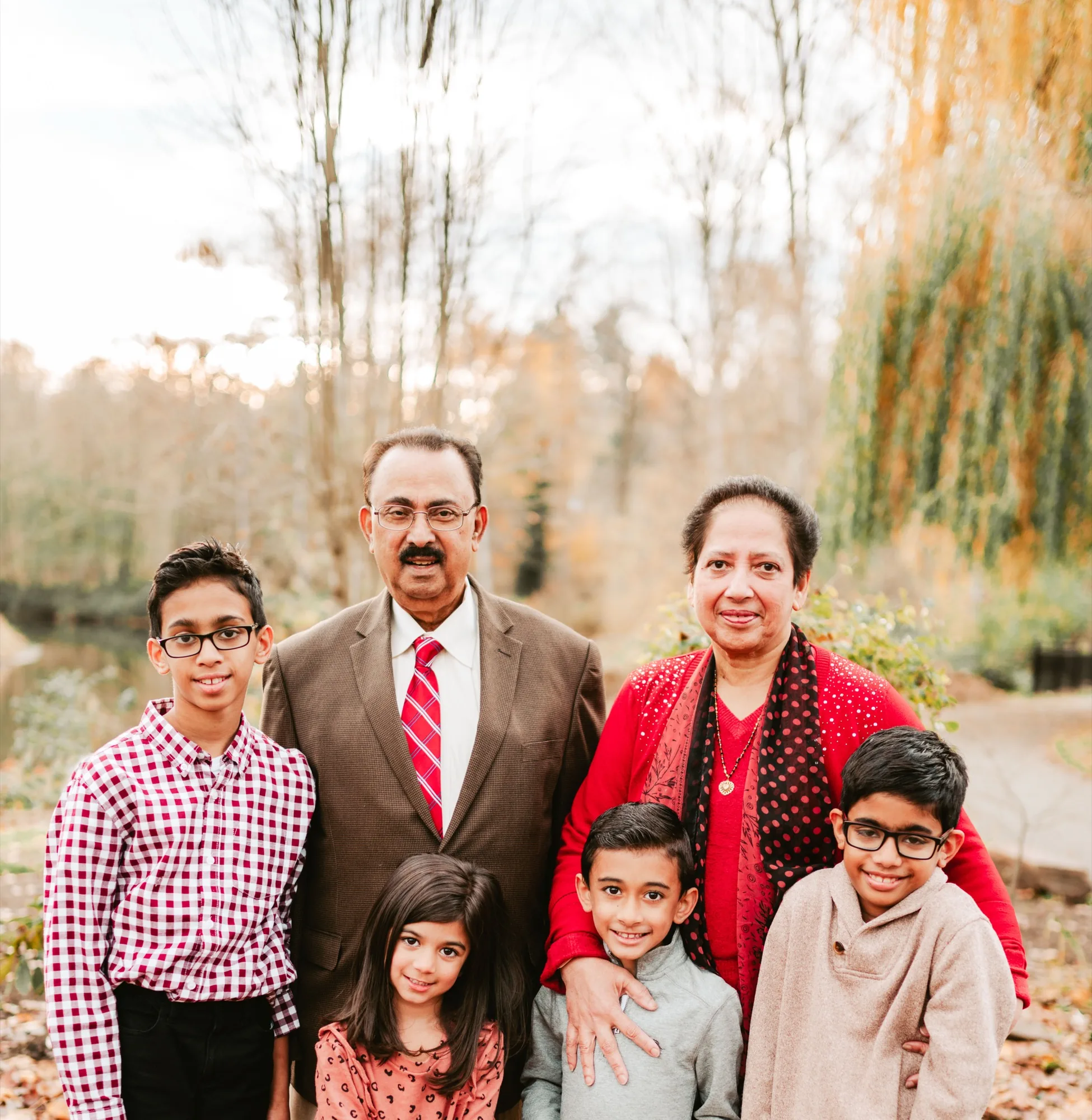 Extended family portrait in autumn park in Snohomish County
