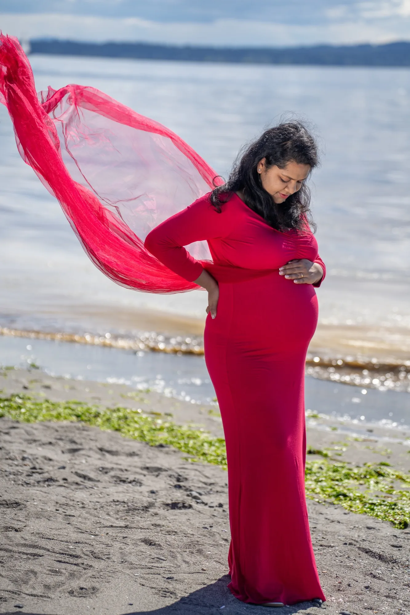 Outdoor maternity portrait at Bothell park