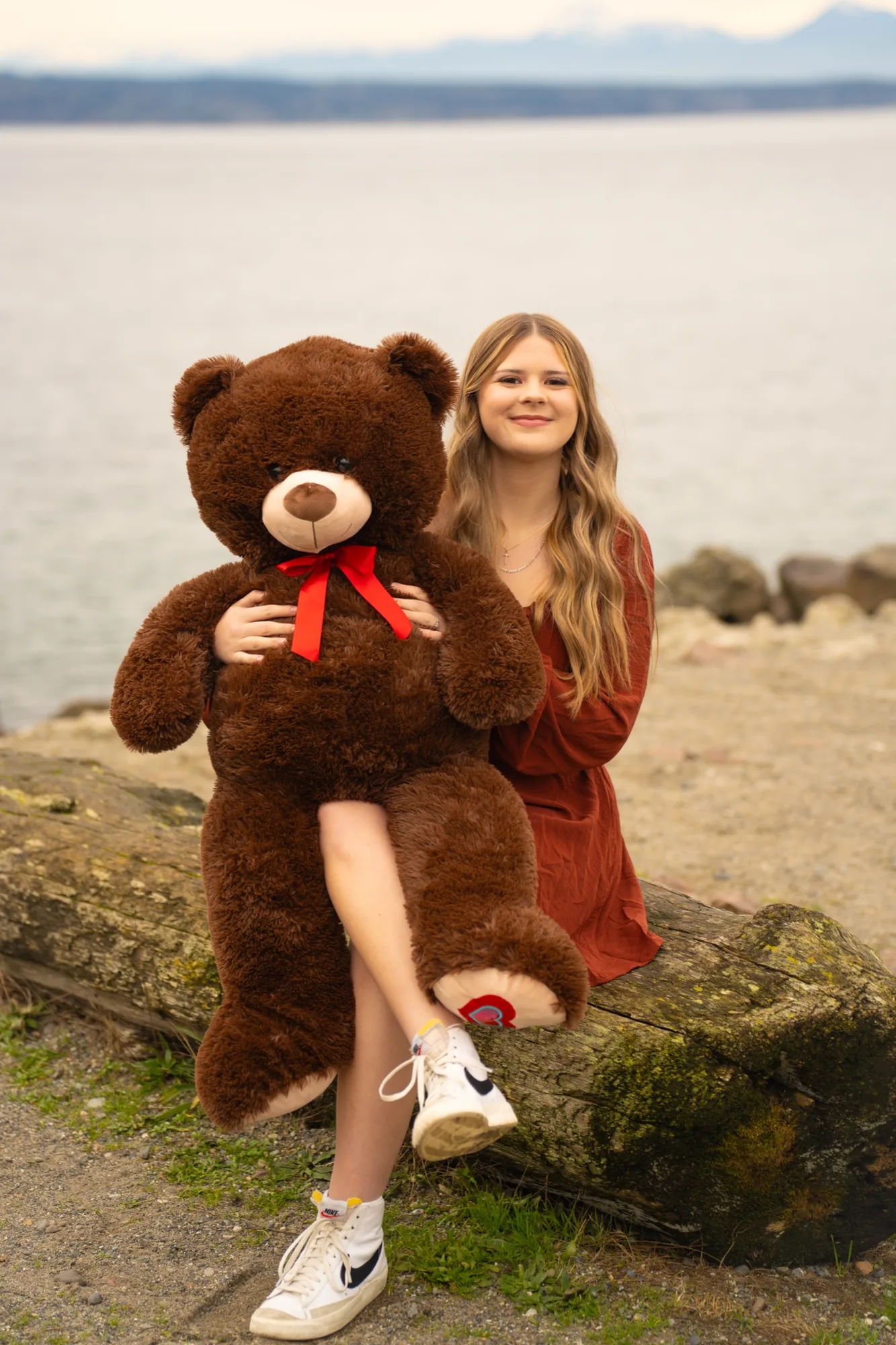 Bothell senior portraits outdoor session personality outfit