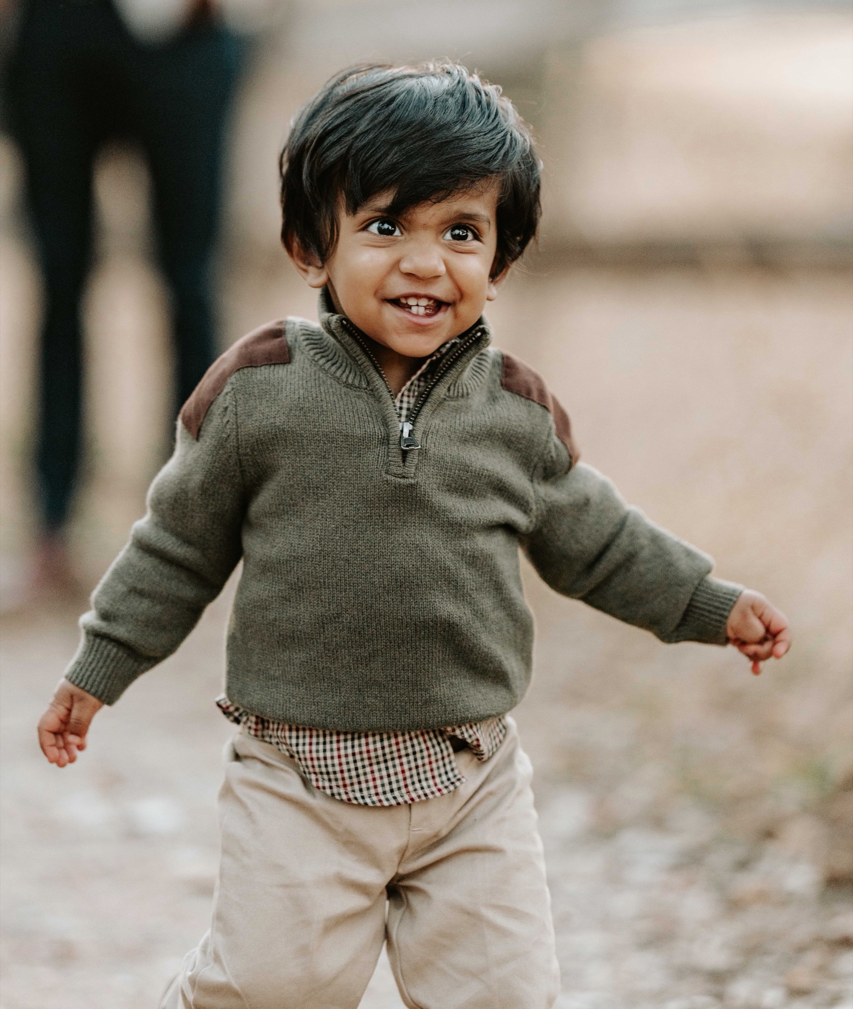 Maternity portraits in sunflower field in Snohomish County WA